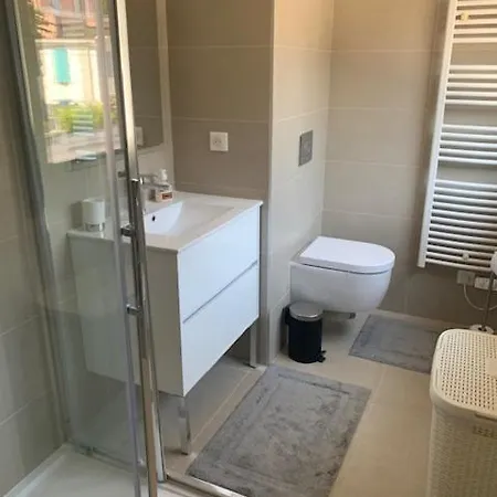 Les Volets Bleus * Nizza