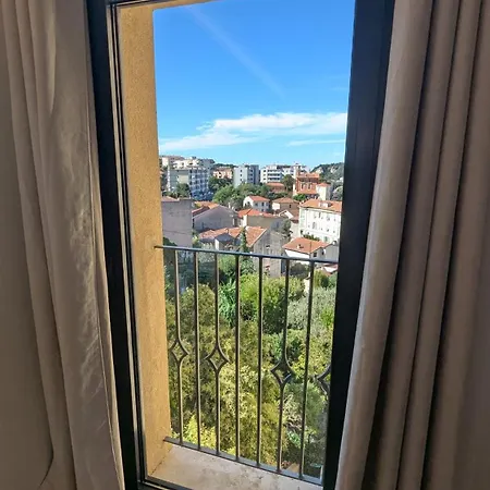 Apartment Les Volets Bleus