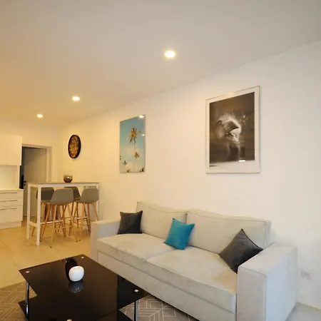 Les Volets Bleus 니스